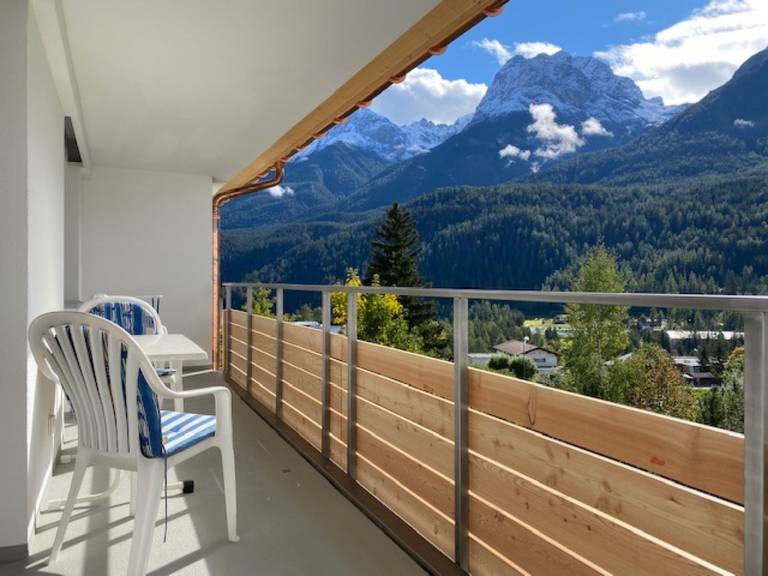 Rental apartment with patio — photo 3