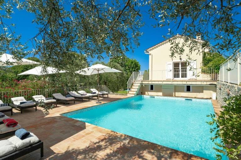 Vacation home with patio, barbeque & garden in Mougins