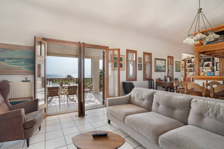 Spacious vacation home with yard & patio | Garden view | Beach nearby | Perfect for remote work | Pets are welcome — photo 4