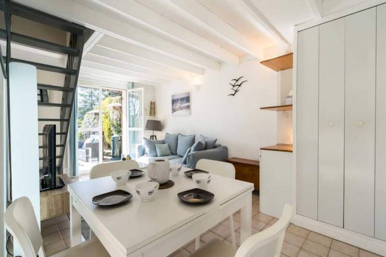 Holiday apartment with terrace, garden & barbecue | Garden view — photo 4