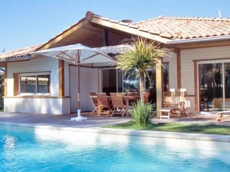 Villa with private pool, hot tub & patio | Garden view — photo 4
