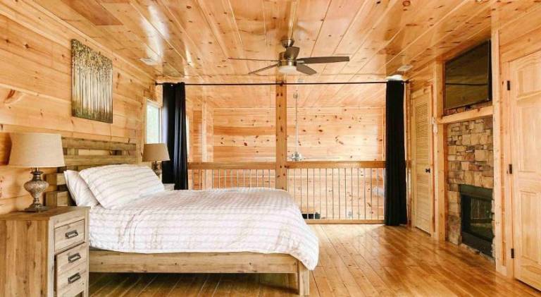 Splash of Moonshine -heated indoor pool, hot tub, arcade game room — photo 2