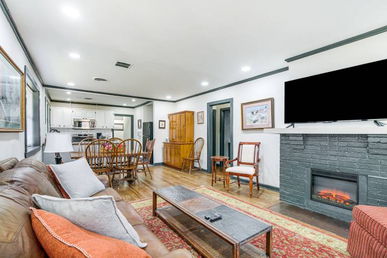 4 Mi to Beale Street & FedExForum Home w Yard
