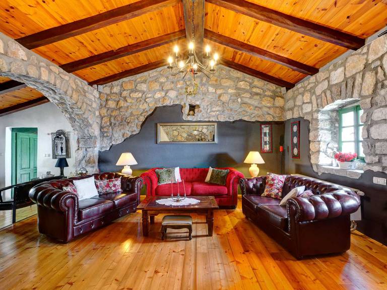 Fully equipped house with terrace, private pool & garden | Pets allowed — photo 4