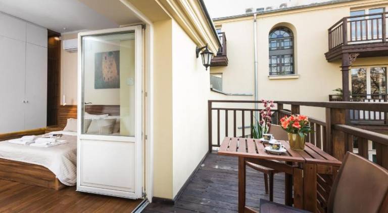 Serviced apartment with patio | Next to Main Square — photo 3