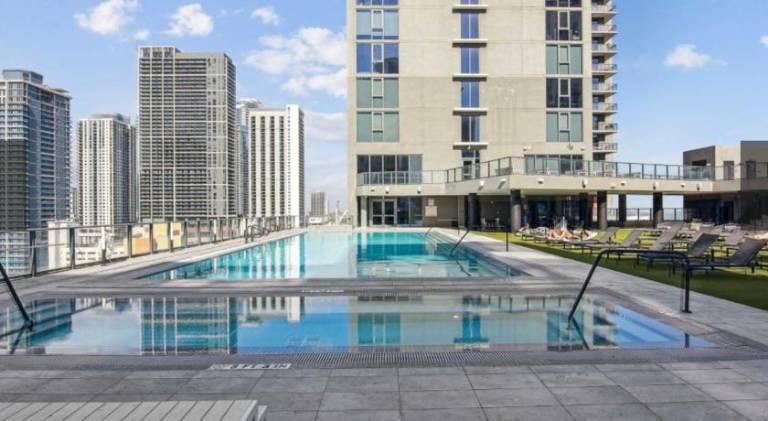 Nice holiday apartment with BBQ, pool & terrace | Near Bayside Marketplace | Pet-friendly — photo 2