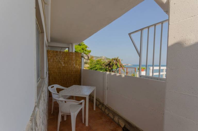 Holiday apartment with garden, barbeque & patio | Beach view — photo 3