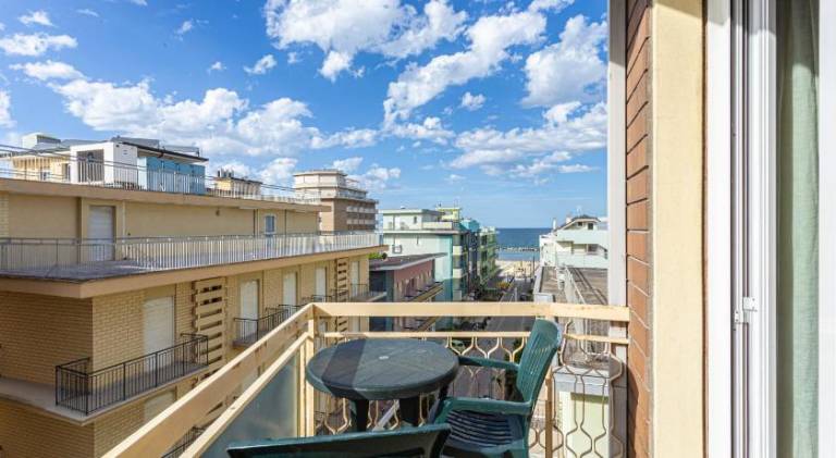 Serviced apartment with terrace — photo 3