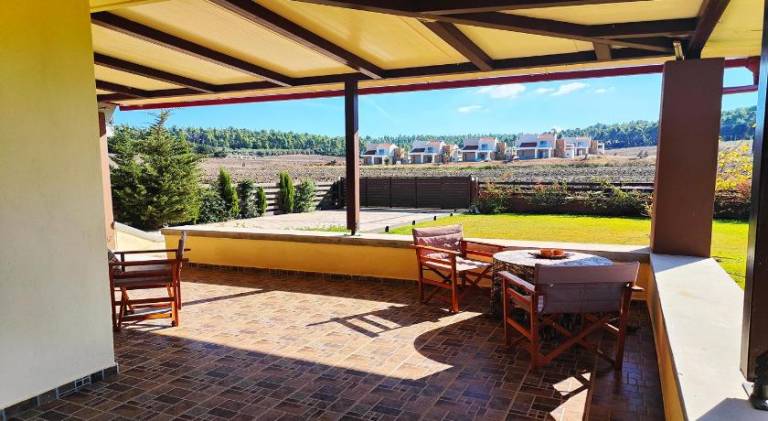Villa with garden & patio — photo 5