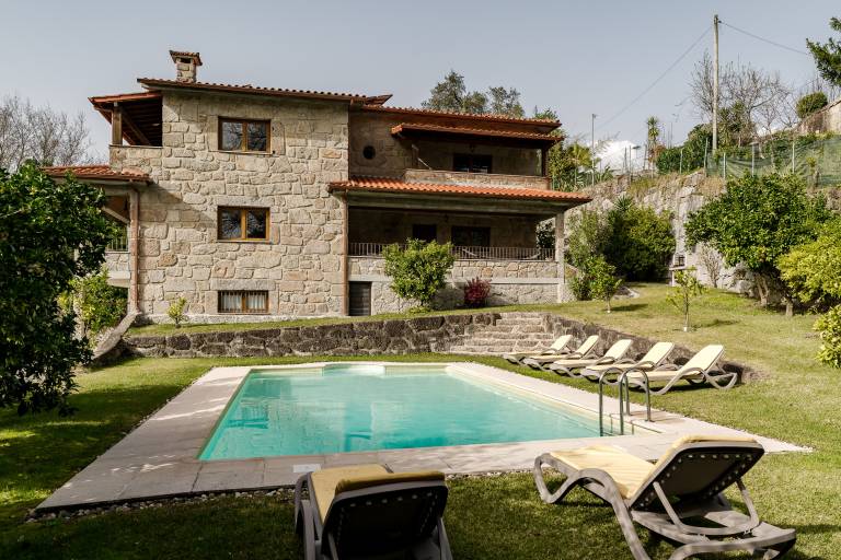 Casa das Flores: Mountain View, Private Pool & Wi-Fi in Gerês — photo 2