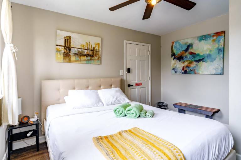 PRIME Location - Parking Free - Over 4,500 Reviews — photo 2