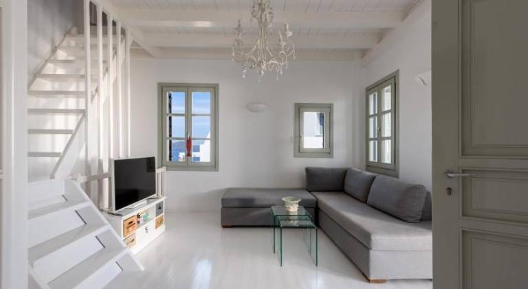 Villa with patio, hot tub & garden | Pet-friendly — photo 4