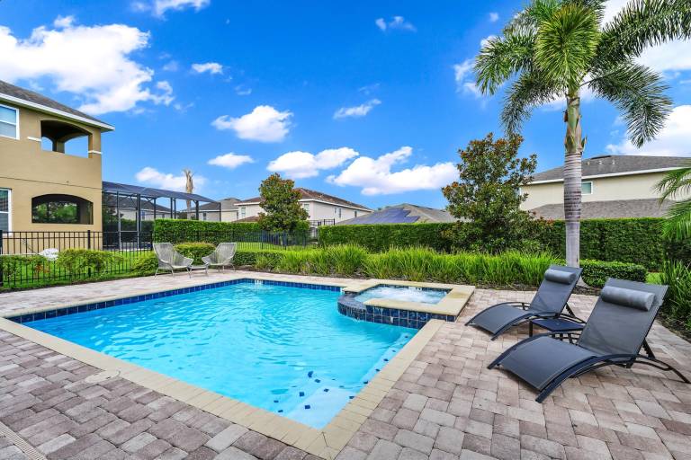 Family-oriented spacious vacation home with private pool | Pets allowed — photo 4