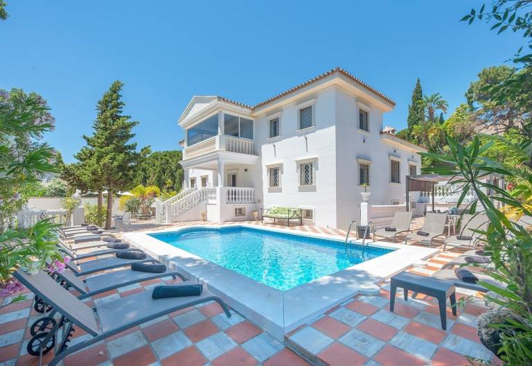 Villa 'Domus Vesta' with Mountain View, Wi-Fi and Air Conditioning in Marbella
