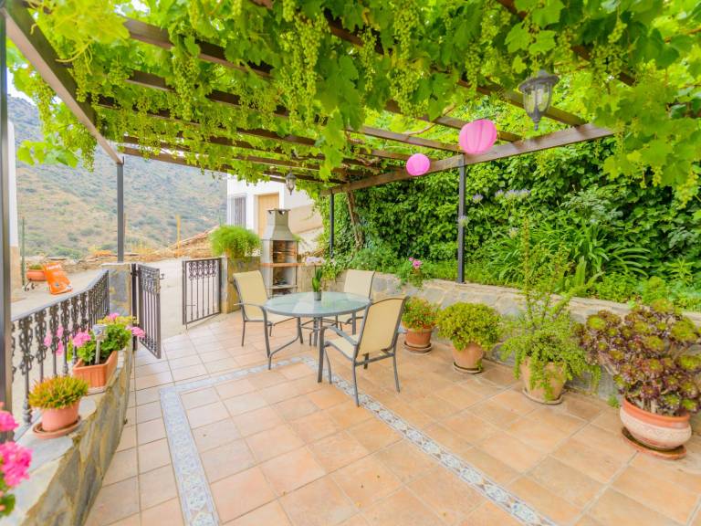 Beautiful vacation home with pool, grill & patio | Pet-friendly — photo 5