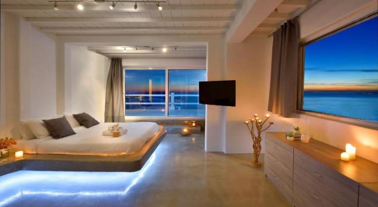 Villa with yard, BBQ & jacuzzi | Perfect for remote work in Mykonos