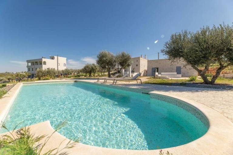 Villa with terrace, private pool & garden — photo 2
