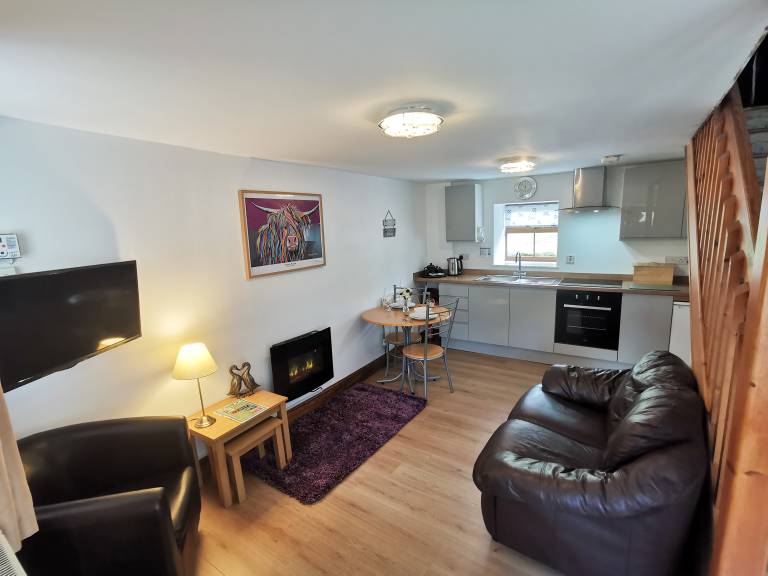 Family-friendly beautiful cottage with jacuzzi, yard & barbeque | Dogs allowed — photo 2