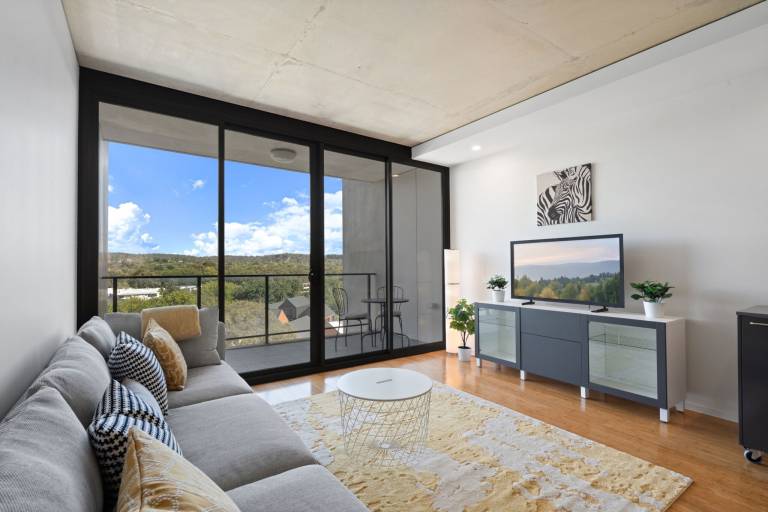 Chic 1 Bed Apartment Near Canberra&rsquo;s Bustling CBD