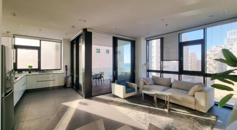 Holiday apartment with terrace | Close to Carmel Market — photo 3