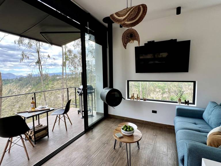 Luxurious Romantic Tiny House with Private Deck, Tub and Views in Ecuador — photo 5