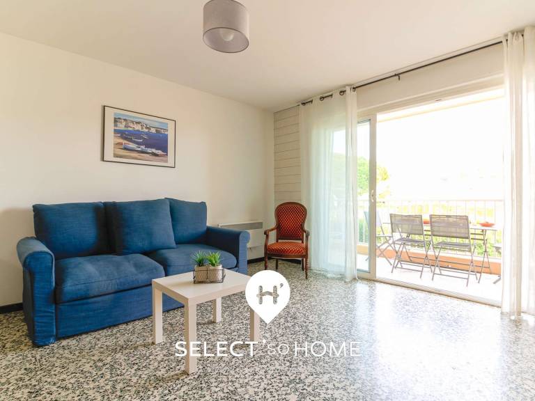 Bright apartment with terrace in Lavandou, near the beach — photo 4