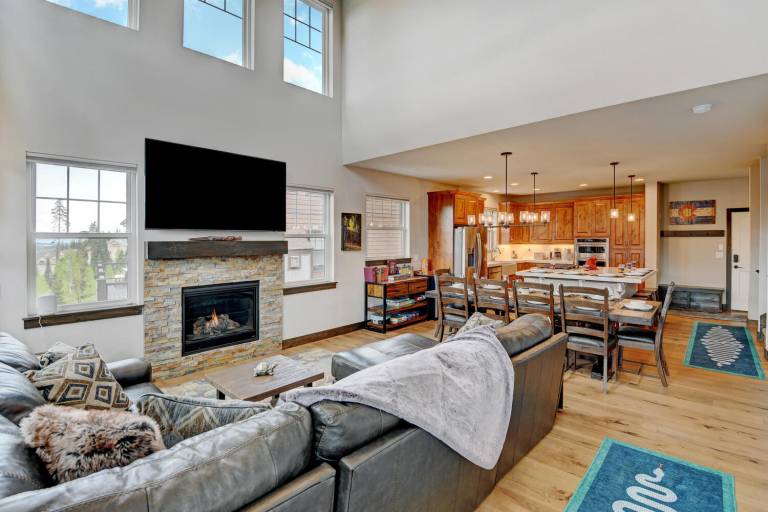 Child-friendly vacation home with terrace, jacuzzi & barbeque | Mountain view | Suitable for remote work | Pets allowed — photo 2