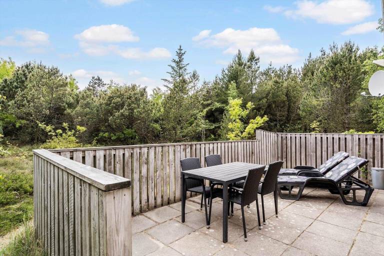 Vacation home with patio — photo 3