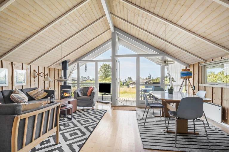Vacation home with patio, barbeque & sauna — photo 4