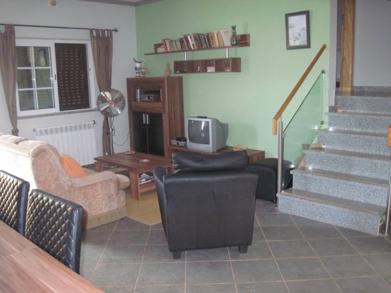 Vacation home with barbeque, private pool & garden | Beach view — photo 4