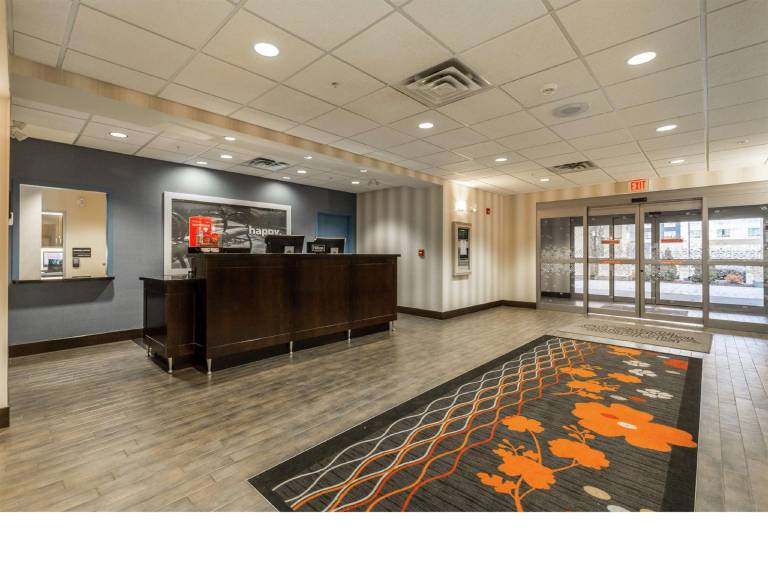 Hampton Inn & Suites by Hilton Lethbridge — photo 4