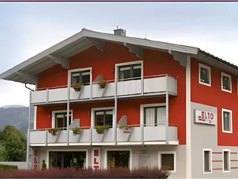 Holiday apartment with garden, patio & sauna in Kaprun