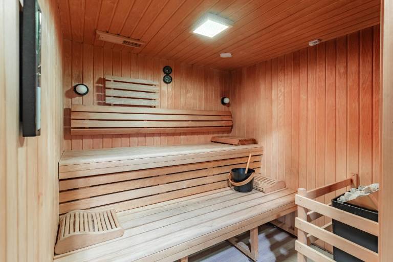 Serviced apartment with patio, sauna & yard | Perfect for remote work | Dogs allowed — photo 5