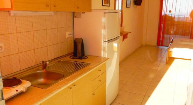 Holiday apartment with yard, BBQ & terrace — photo 5