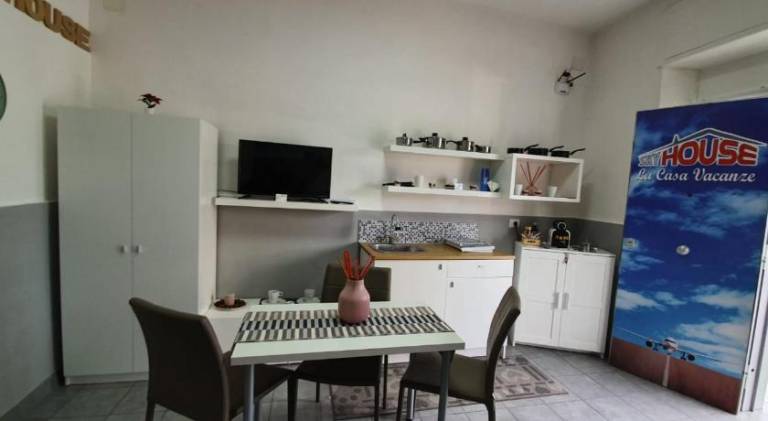 Rental apartment with 2 rooms for 4 persons — photo 4