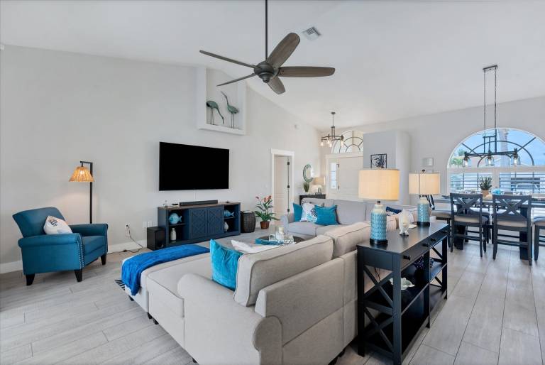 Punta Gorda 3-Bedroom Canalfront Pool Vacation Home with Dock — photo 3