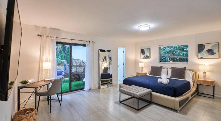 Beautiful villa with pool | Dogs allowed in Aventura, FL