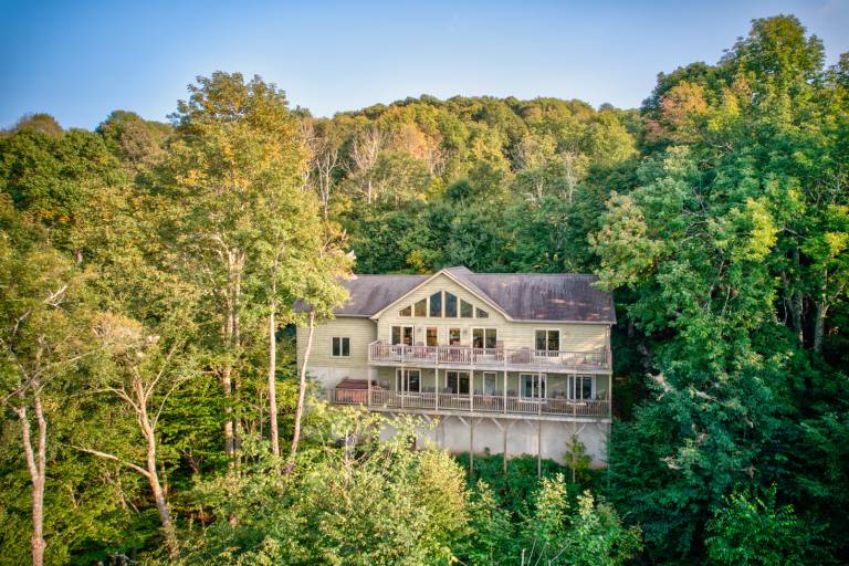 Above It All - Amazing Views! In Blowing Rock, hot tub, pool table! in Boone, NC