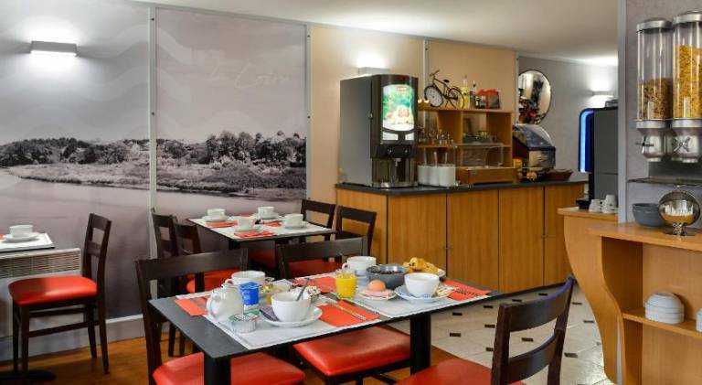 Logis Hotel Des Chateaux De La Loire — photo 4