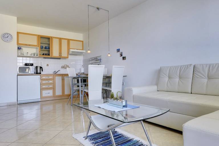 Just 400 metres from the beach with washing machine, WLAN, air conditioning — photo 4