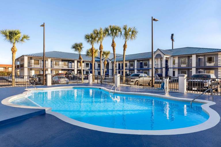 Days Inn by Wyndham Kingsland GA — photo 2