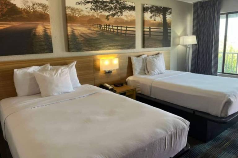 Days Inn & Suites by Wyndham Mobile