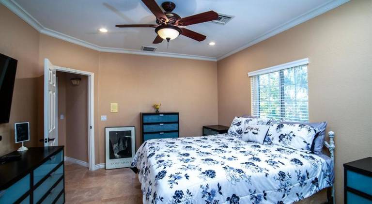 Charming vacation home with pool & jacuzzi | Dogs allowed — photo 4