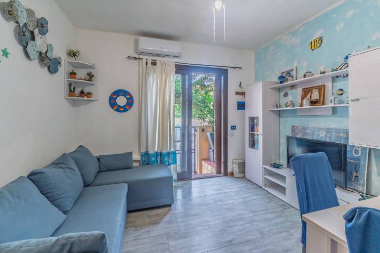 Holiday Home 'La Casa Del Bouganville' Near Beaches with Courtyard & Air Conditioning in Golfo Aranci