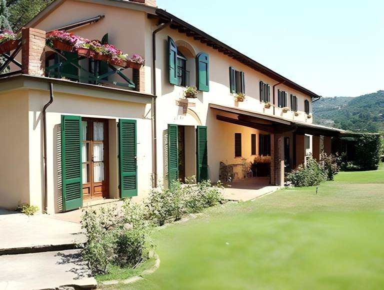 Farm with barbeque, garden & terrace in Monsummano Terme
