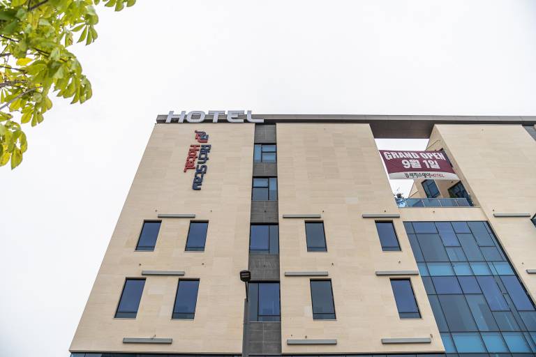 Rich Stay Hotel