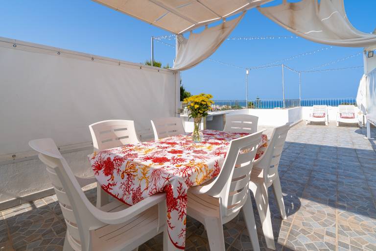 Apartment 'Re Di Denari' with Sea View, Wi-Fi and Air Conditioning — photo 3