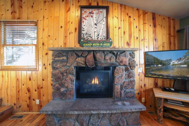 Cabin with terrace & private pool — photo 4