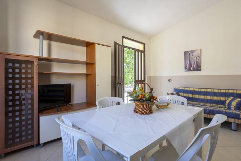 Holiday apartment with pool & yard — photo 4