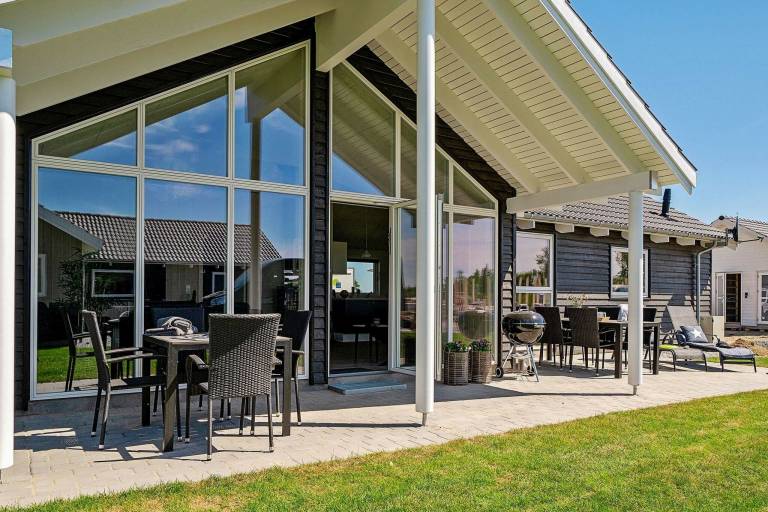 Fully equipped lovely vacation home with sauna, patio & jacuzzi | Pet-friendly — photo 2